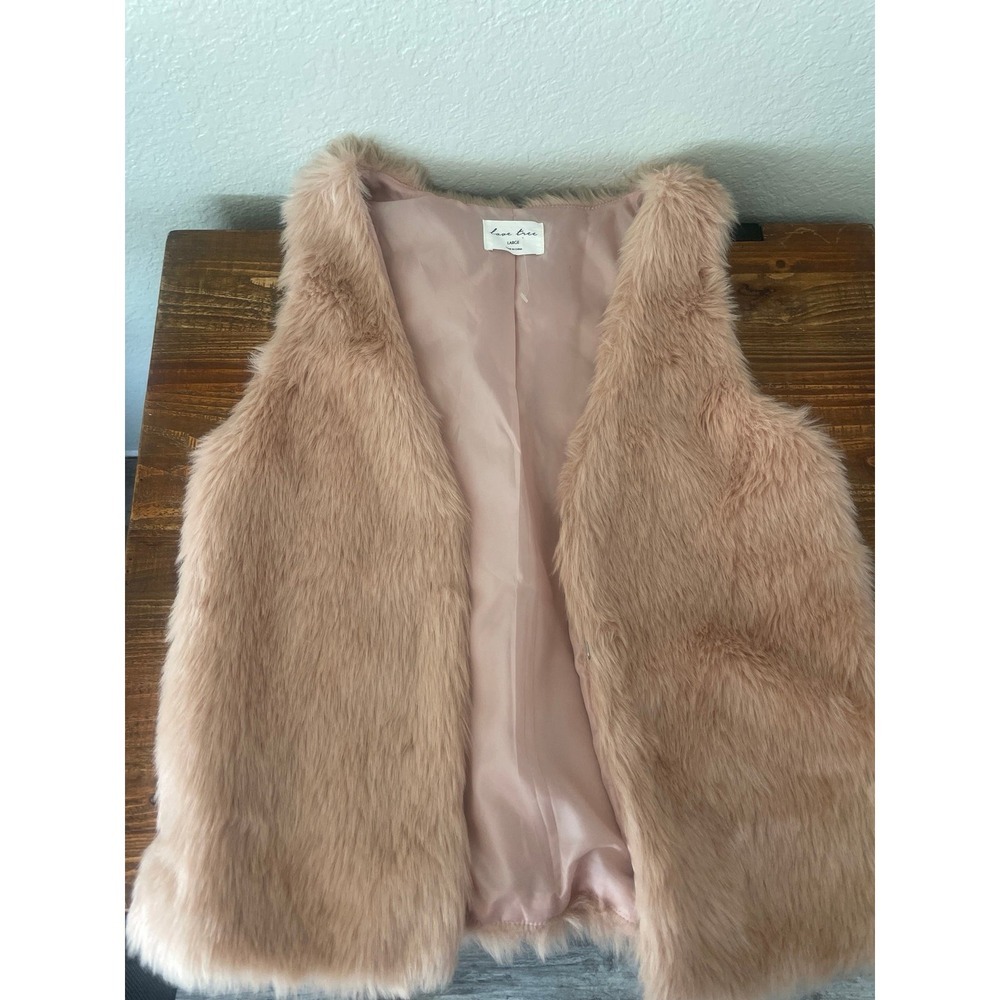 Love Tree faux fur vest. ‎ Size Large